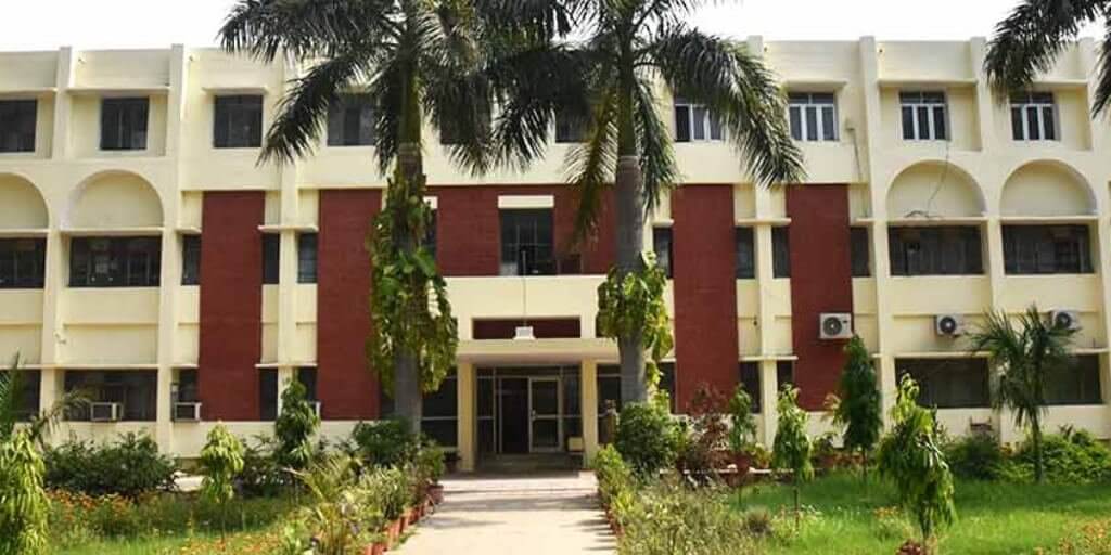 Kamla Nehru Institute of Technology (KNIT), located in Sultanpur, Uttar Pradesh, is a well-known engineering college in India. Established in 1979, the institute is affiliated with Dr. A.P.J. Abdul Kalam Technical University offers undergraduate and postgraduate courses in various disciplines of engineering and technology.

KNIT has been consistently ranked among the top engineering colleges in India by various ranking agencies. In 2021, the institute was ranked 102 by the National Institutional Ranking Framework (NIRF) and was placed in the band of 151-200 by QS India University Rankings. The college has also been ranked 27th in the Outlook India's Top Engineering Colleges of 2020.